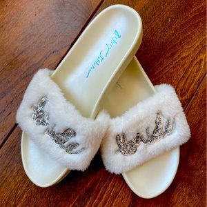 Betsey Johnson Faux Fur “Bride” Slides | Size 9